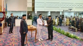 Gubernur Lampung Arinal Djunaidi melantik Drs. Aswarodi, M.Si. sebagai Penjabat (Pj) Bupati Lampung Utara di Balai Keratun. Foto : Wildanhanafi/berandalappung.com