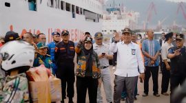 Walikota Bandar Lampung Eva Dwiana Tinjau Arus Mudik di Pelabuhan. Foto : Ist