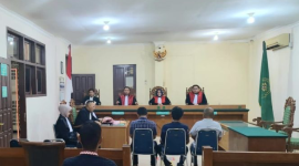 Ketiga Terdakwa saat Mengikuti Persidangan di PN Kota Agung, Tanggamus. Foto : Dokumentasi.