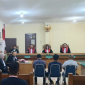 Ketiga Terdakwa saat Mengikuti Persidangan di PN Kota Agung, Tanggamus. Foto : Dokumentasi.