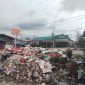 Tumpukan sampah di tengah-tengah Pasar Baru Kedondong. Foto Dok berandalampung.com