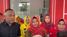 Wakil Ketua DPRD Lampung Ririn Kuswantari seusai menjalani fit and proper tes sebagai bakal calon bupati Kabupaten Pringsewu di DPD PDIP Lampung. Dok : berandalappung.com