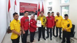 Arinal Djunaidi mengambil berkas pendaftaran Bakal Calon Gubernur di PDIP. Dok : berandalappung.com