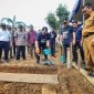 Gubernur Lampung Arinal Djunaidi Berikan Bantuan bedah rumah kepada warga Mulang Maya, Lampung Utara. Dok : berandalappung.com
