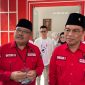 Politisi PDIP Lampung Yanuar mengambil berkas pencalonan sebagai wakil gubernur Lampung bersama Ketua Tim Penjaringan Waroni Nurdin. Dok : berandalappung.com