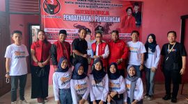 Ketua DPD KNPI Provinsi Lampung itu mengambil formulir pendaftaran sebagai bakal calon walikota di DPC PDIP Bandar Lampung. Foto : Ist