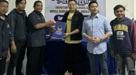 Bang Taun resmi mendaftar calon wakil bupati di dua parpol yakni di DPC Partai Demokrat, dan di DPD NasDem Lampung Tengah. Foto : Ist