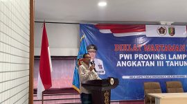 Ketua PWI Lampung Wirahadikusumah saat sambutan dalam acara diklat wartawan muda PWI Provinsi Lampung di Balai Wartawan H. Solfian Akhmad Lantai 3. Foto:  Wildanhanafi/berandalappung.com