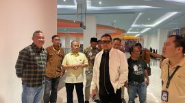 MD Kahmi Ahmad Doli Kurnia Tanjung dan Senior HMI detik-detik menyaksikan Film Lafran di CGF Transmart Lampung. Foto : berandalappung.com
