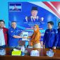 Bakal Calon Kepala Daerah Partai Demokrat, Bacabup Pesawaran Nanda Indira menyerahkan berkasnya Ke DPD Partai Demokrat Lampung. Dok : Toni Mahasan. 