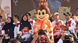 Suasana peluncuran maskot kera dan jalan sehat di tugu adipura Bandar Lampung. Dok : berandalappung.com