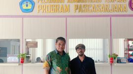 Prof. Dr. Bujang Rahman, Guru Besar FKIP Unila (kiri) bersama Ketua AMSI Wilayah Lampung Hendri Std. Dok : AMSI Lampung