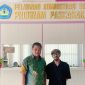 Prof. Dr. Bujang Rahman, Guru Besar FKIP Unila (kiri) bersama Ketua AMSI Wilayah Lampung Hendri Std. Dok : AMSI Lampung