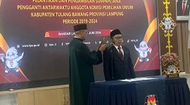 Rudy Antoni resmi dilantik sebagai Anggota KPU Tulang Bawang periode 2019 - 2024 sisa masa jabatan. Foto : Ist
