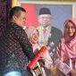 Ketua Asosiasi Ibu Menyusui Indonesia (AIMI) Daerah Lampung, Upi Fitriyanti meraih penghargaan Dharma Karya Kencana (DKK) dari Badan Kependudukan dan Keluarga Berencana Nasional (BKKBN). Foto : Ist