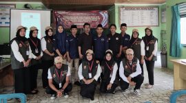 Kordinator Divisi Pencegahan Herleo Panji Pratama saat memberikan bimbingan teknis kepada petugas pantarlih setempat. Foto : Wildanhanafi/berandalappung.com