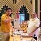 Ketua DPD Hanura Lampung Mukti Shoheh menerima Nama-nama daftar balon Kepala daerah yang mendaftar di partai Hanura. Foto : Ist
