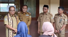 Pj Gubernur Lampung Samsudin tinjau PPDB SMA di Lampung Tengah. Foto : Ist