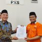 Bakal Calon Bupati Lampung Barat Parosil Mabsus mendapatkan surat rekomendasi untuk maju Pilbup Lambar. Foto : Wildan hanafi/berandalappung.com