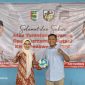 Momen kebersamaan balon bupati Pesawaran dan balon Wakil bupati Pesawaran Nanda Indira Dendi bersama Antonius Muhammad Ali di acara Turnamen Futsal. Foto : Ist
