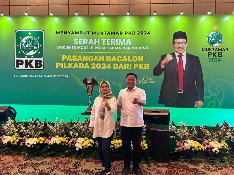 Nanda-Antonius  menerima surat rekomendasi atau Dokumen Model B Persetujuan Parpol KWK dari Partai Kebangkitan Bangsa (PKB). Foto : Ist