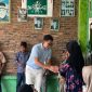 Raditya Egi sambangi anak Yatim Piatu di Yayasan Panti Asuhan Roudhotul I’saa, di Gedung Harapan Kecamatan Jati Agung. Foto : Ist