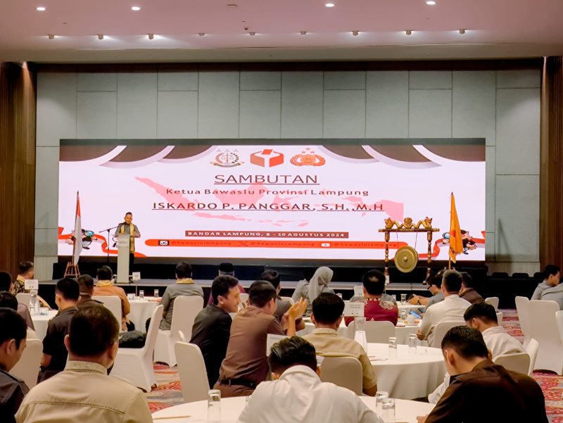 Ketua Bawaslu Provinsi Lampung, Iskardo P. Panggar, menyampaikan apresiasi kepada seluruh pihak, termasuk Kepala Kepolisian Daerah Lampung, Kepala Kejaksaan Tinggi Lampung, dan Pemerintah Daerah Provinsi Lampung. Foto : Bawaslu Lampung