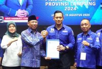 DPP Partai Demokrat resmi menyerahkan rekomendasi kepada pasangan Calon Gubernur Lampung Rahmat Mirzani Djausal (RMD)-Jihan Nurlela. Foto : Tangkap Layar YouTube Demokrat 