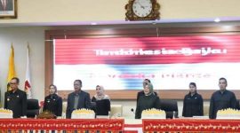 Ketua DPRD Lampung, Mingrum Gumay, memimpin rapat paripurna di Ruang Sidang DPRD setempat. Foto : Ist