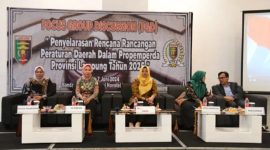 Bapemperda Sekretariat DPRD Provinsi Lampung menggelar Focus Group Discussion (FGD) di Hotel Novotel,  Kota Bandar Lampung. Foto : Ist