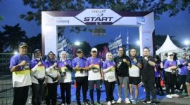Ketua Komisi V DPRD Provinsi Lampung Dr. Yanuar Irawan, SE., MM., dan Sekretaris DPRD Provinsi Lampung Hj. Tina Malinda, S.Sos., MM., Mengikuti kegiatan lari dan jalan sehat bertajuk GubernuRUN Lampung.
