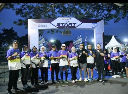 Ketua Komisi V DPRD Provinsi Lampung Dr. Yanuar Irawan, SE., MM., dan Sekretaris DPRD Provinsi Lampung Hj. Tina Malinda, S.Sos., MM., Mengikuti kegiatan lari dan jalan sehat bertajuk GubernuRUN Lampung.

