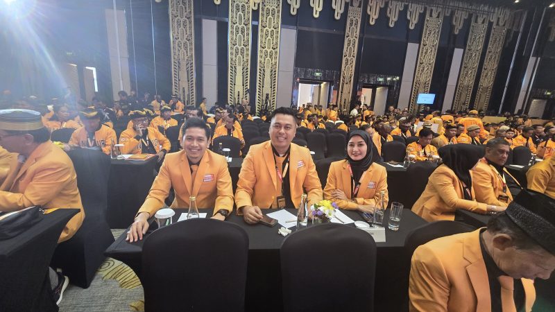 Ketua DPD Hanura Lampung, Mukti Shoheh bersama Sekertaris dan Bendahara Umum saat mengikuti Munas Ke-IV di Bali. Foto : Hanura Lampung 