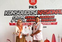 Bakal calon bupati dan wakil bupati Pesawaran Nanda Indira dan Antonius Muhammad Ali kembali menerima surat rekomendasi untuk Pilkada Pesawaran pada 2024 mendatang. Foto : Ist