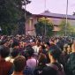 Ratusan mahasiswa Lampung melalukan konsolidasi di belakang Rektorat Universitas Lampung (Unila) sore hari ini Kamis, (22/8/2024). Foto : Wildanhanafi/berandalappung.com