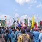 Masa aksi demonstrasi berasal dari Aliansi Lampung Menggugat sementara menghentikan aksinya sekira Pukul 14.55 WIB. Foto : Wildanhanafi/berandalappung.com