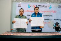 Bawaslu Lampung bersama IKA Unila Teken Mou Cegah Pelanggaran Pemilu di Pilkada 2024. Foto : Bawaslu Lampung 
