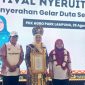 Owner Sambal Seruit Bu Lin, Ellynawati terima gelar duta seruit nasional dari Pj Gubernur Lampung. Foto : Wildan hanafi/berandalappung.com
