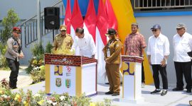 Presiden RI Joko Widodo, didampingi Pj. Gubernur Lampung Samsudin meresmikan revitalisasi Pasar Pasir Gintung, Bandar Lampung. Foto : Biro Adpim Lampung