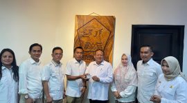 Wakil walikota Bandar Lampung Deddy Amrullah resmi menjadi kader Gerindra Lampung dengan dibuktikan pemberian Kartu Tanda Anggota (KTA Gerindra. Foto : Wildanhanafi/berandalappung.com