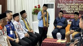 Pasangan Calon Bupati dan Wakil Bupati Mesuji Suprapto-Fuad Amrullah secara resmi mendaftar diri ke KPU setempat. Foto : Ist