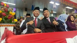 Rahmat Mirzani Djausal (RMD) duduk bareng Ketua Bappilu DPD PDIP Umar Ahmad (U/A) saat menghadiri pelantikan Anggota DPRD Lampung Periode 2024-2029. Foto : Ist