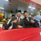 Rahmat Mirzani Djausal (RMD) duduk bareng Ketua Bappilu DPD PDIP Umar Ahmad (U/A) saat menghadiri pelantikan Anggota DPRD Lampung Periode 2024-2029. Foto : Ist