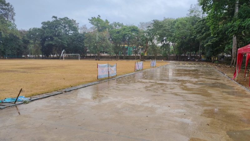 Kondisi fasilitas lapangan Unila yang terbengkalai. Foto : berandalappung.com