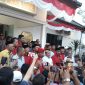 Suasana di depan Kantor KPU Lampung Timur seusai menerima pendaftaran Dawam-Ketut di Pilkada 2024. Foto : Ist