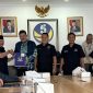 Partai Nasdem Lampung menyerahkan Surat Keputusan DPP terkait nama-nama yang ditugaskan untuk menjadi Pimpinan DPRD dan Ketua Fraksi di 13 Kabupaten Kota. Foto : Ist