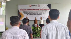 Ketua Bawaslu Pesawaran Fatihunnajah saat membuka acara sosialisasi pengawasan  partisipatif. Foto : Wildan hanafi/berandalappung.com