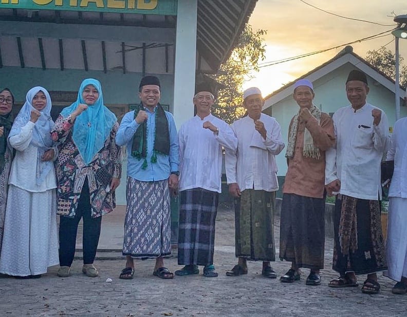 Mantan bupati Pringsewu dua periode Sujadi Saddat dukung Riyanto-Umi di Pilbup Pringsewu 2024. Foto : Ist