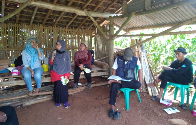 Dosen Proteksi Tanaman FP Unila melaksanakan kegiatan pengabdian masyarakat di Desa Gunung Tiga, Kecamatan Batanghari Nuban, Kabupaten Lampung Timur.  