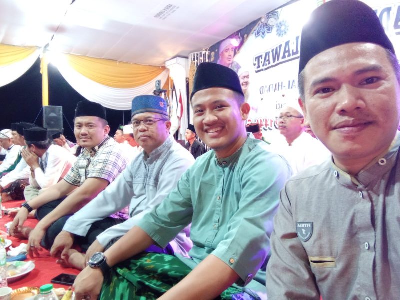 Ketua Tidar Lampung Riza Fahlevi mendampingi calon bupati dan wakil bupati Pesawaran di acara Shalawat
